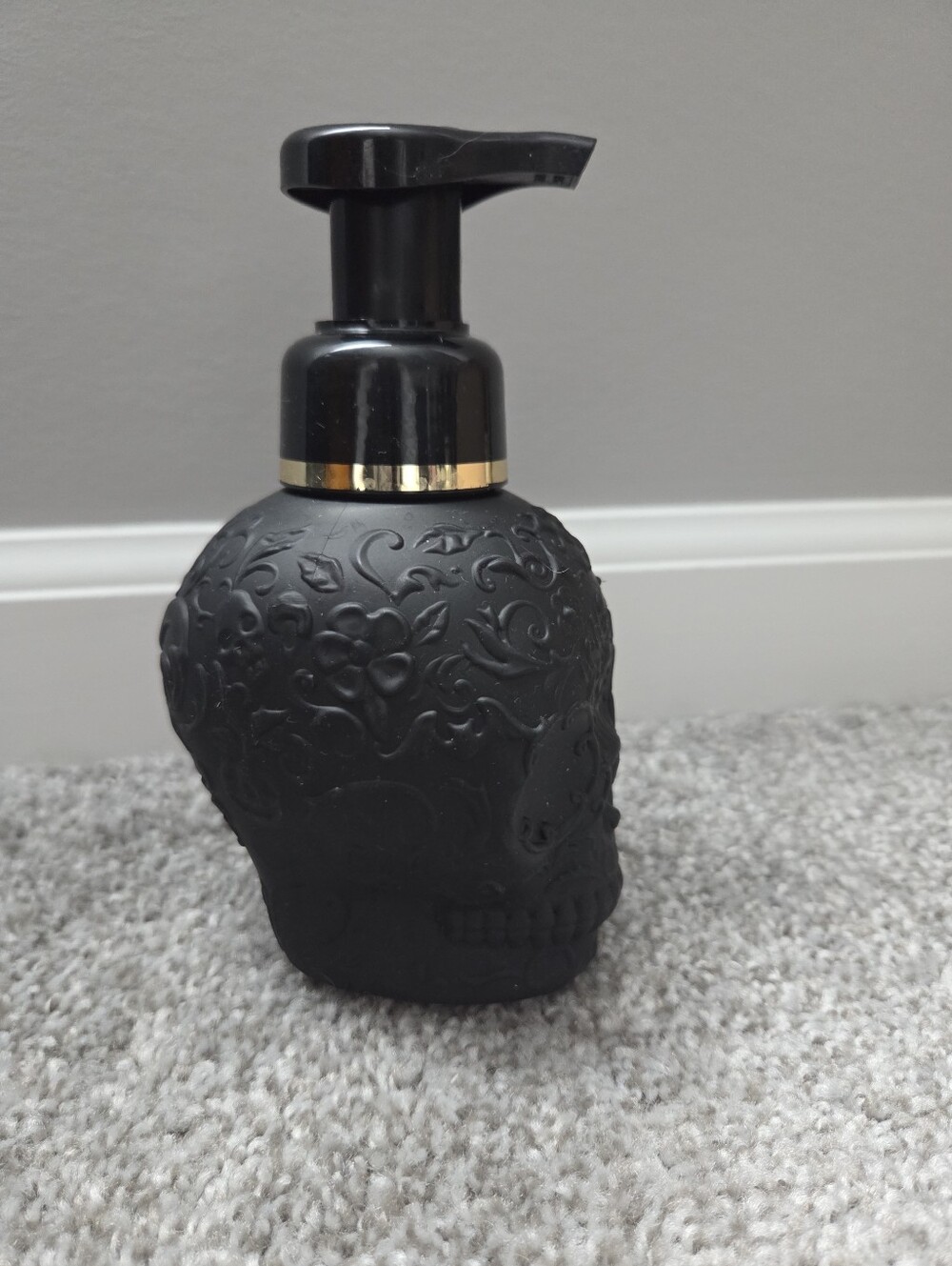 Black Skull Foaming Soap Dispenser - Picture 6 of 8
